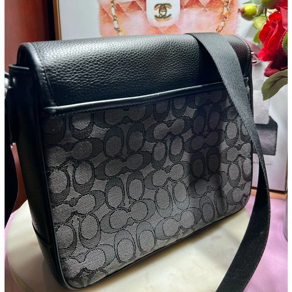 Coach Black Signature Crossbody Messenger Bag for Men